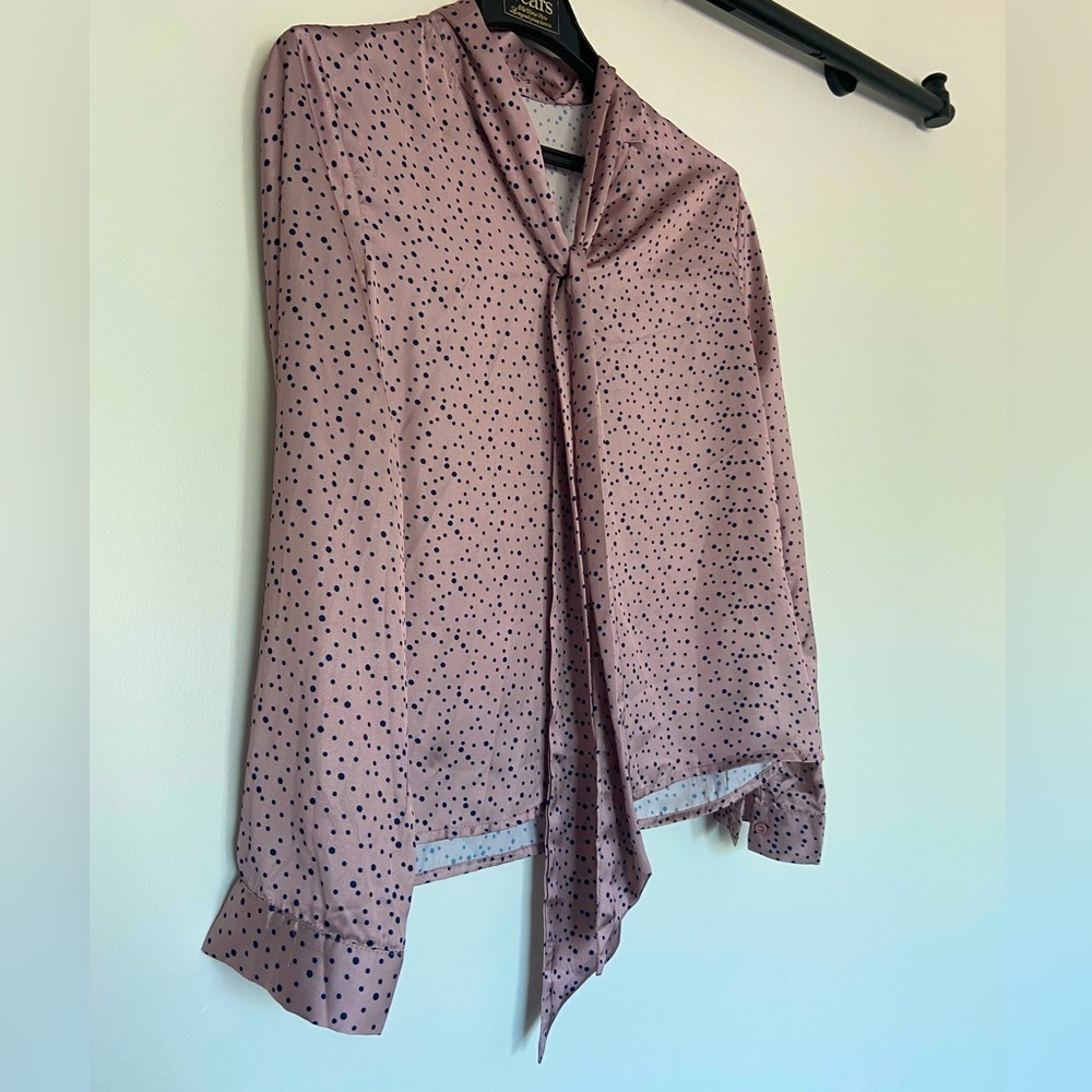 🤍🩵2 FOR $15🩵🤍 Polka dot rose gold blouse​​​ - Picture 2 of 6
